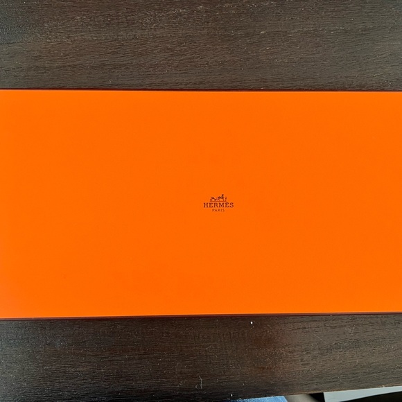 Hermès
gift Boxes with Ribbon & Large Gift Bag – Multiple Sizes - Picture 4 of 13